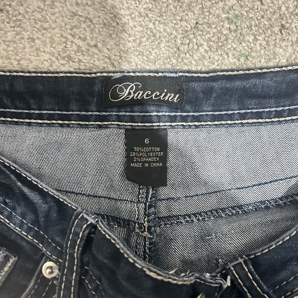 Embroidered denim capris - Picture 4 of 6